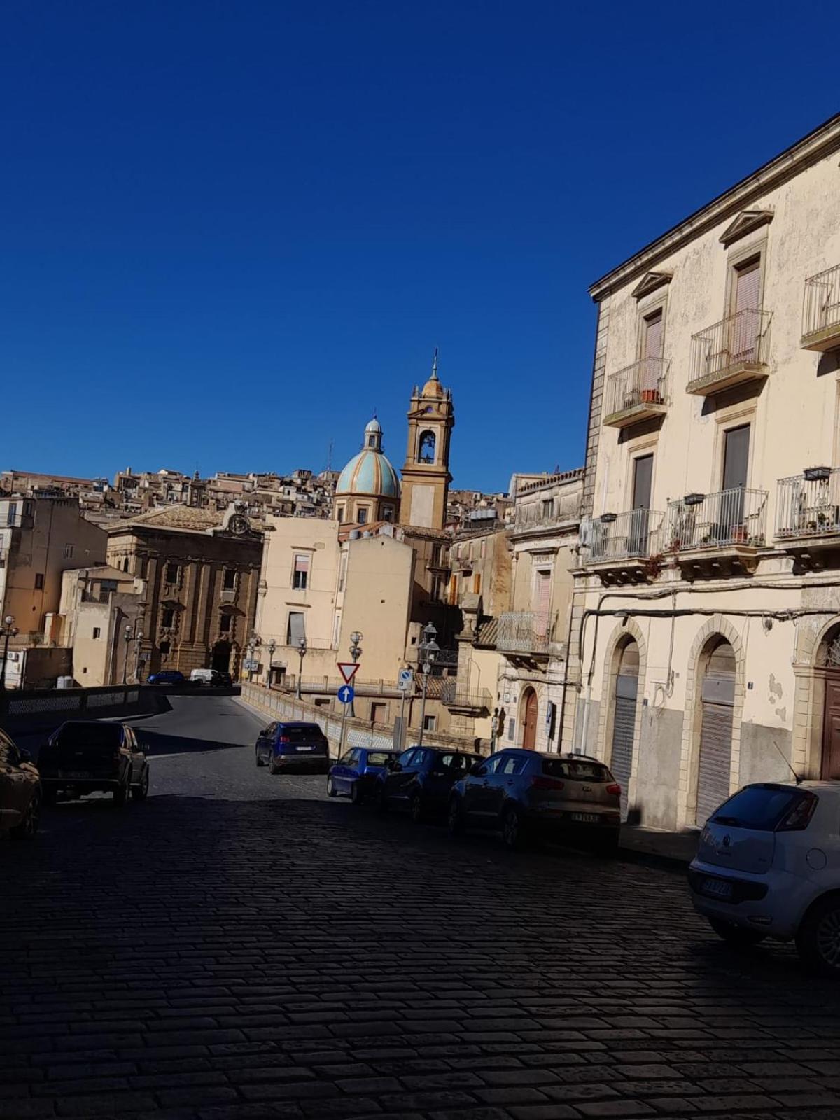 Casa Vacanze In Centro! カルタジローネ エクステリア 写真